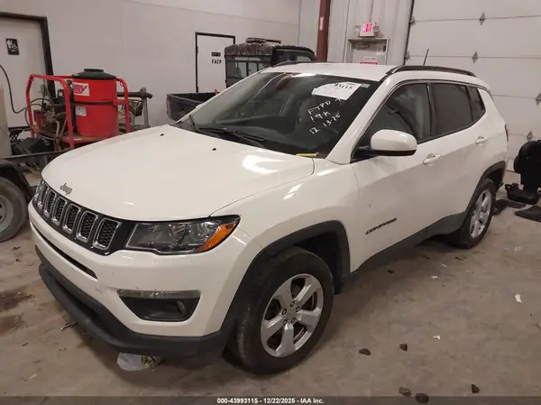 3C4NJDBB9JT282961 2018 JEEP COMPASS - Image 2