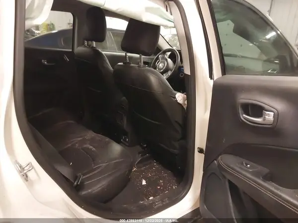 3C4NJDBB9JT282961 2018 JEEP COMPASS - Image 8