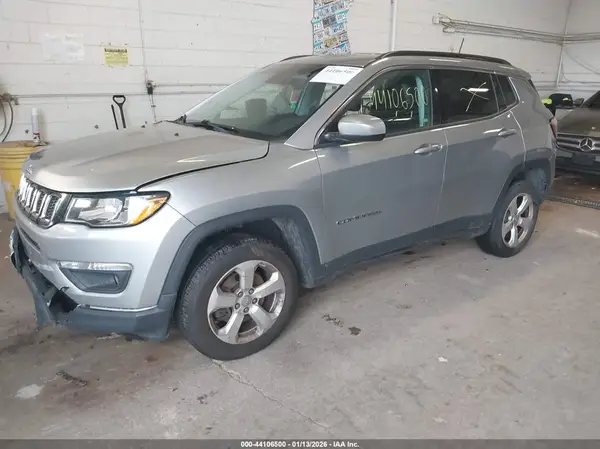 3C4NJDBB9JT283222 2018 JEEP COMPASS - Image 2