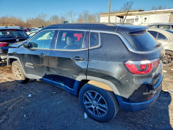 3C4NJDBB9JT283575 2018 JEEP COMPASS - Image 2
