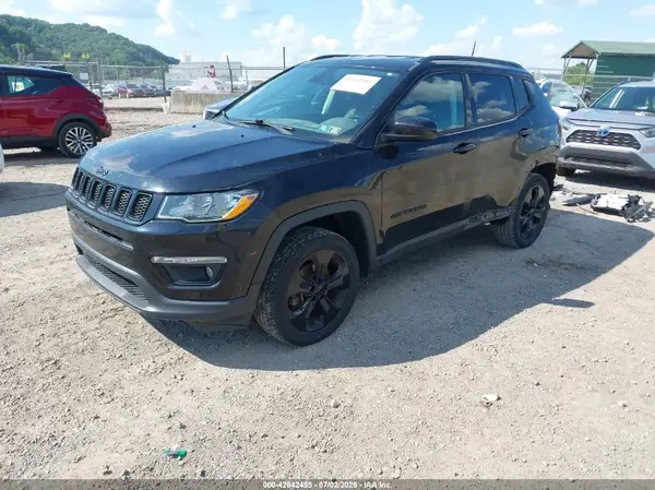 3C4NJDBB9JT298917 2018 JEEP COMPASS - Image 2