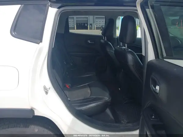 3C4NJDBB9JT304005 2018 JEEP COMPASS - Image 8