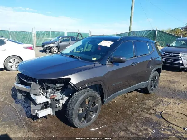3C4NJDBB9JT304103 2018 JEEP COMPASS - Image 2