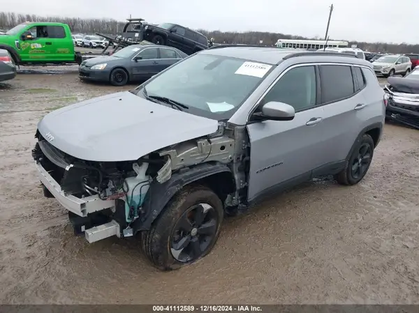 3C4NJDBB9JT307132 2018 JEEP COMPASS - Image 2