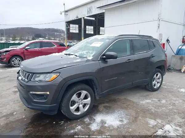 3C4NJDBB9JT307423 2018 JEEP COMPASS - Image 2