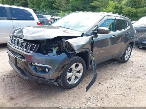 3C4NJDBB9JT331589 2018 JEEP COMPASS - Image 2