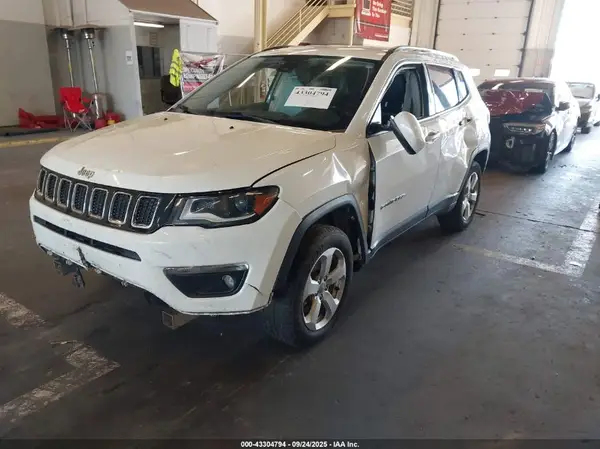 3C4NJDBB9JT336260 2018 JEEP COMPASS - Image 2