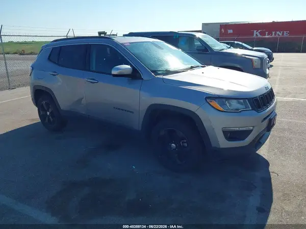 3C4NJDBB9JT337425 2018 JEEP COMPASS - Image 1