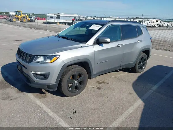 3C4NJDBB9JT337425 2018 JEEP COMPASS - Image 2