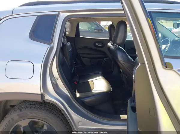 3C4NJDBB9JT337425 2018 JEEP COMPASS - Image 8