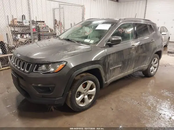 3C4NJDBB9JT355374 2018 JEEP COMPASS - Image 2