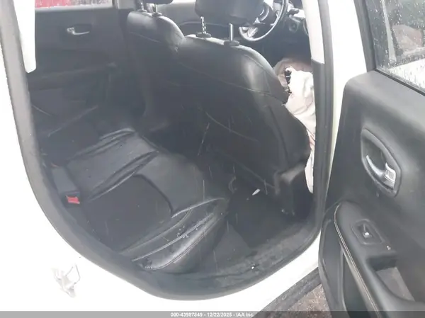 3C4NJDBB9JT366309 2018 JEEP COMPASS - Image 8