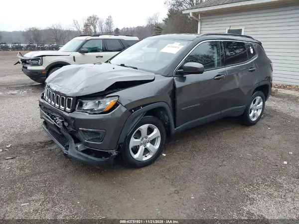3C4NJDBB9JT366682 2018 JEEP COMPASS - Image 2