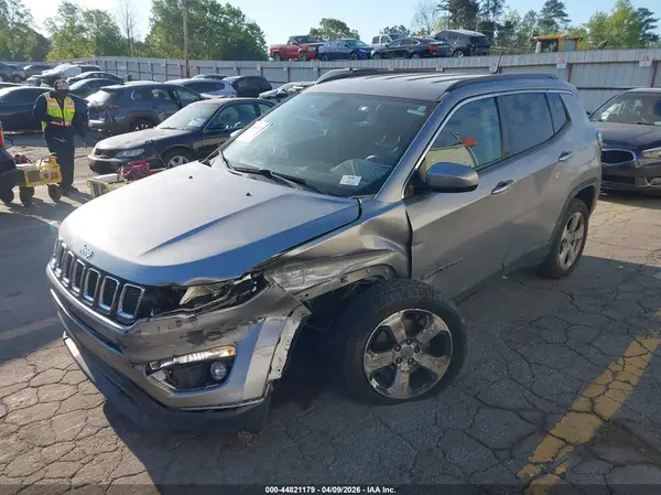 3C4NJDBB9JT373499 2018 JEEP COMPASS - Image 2
