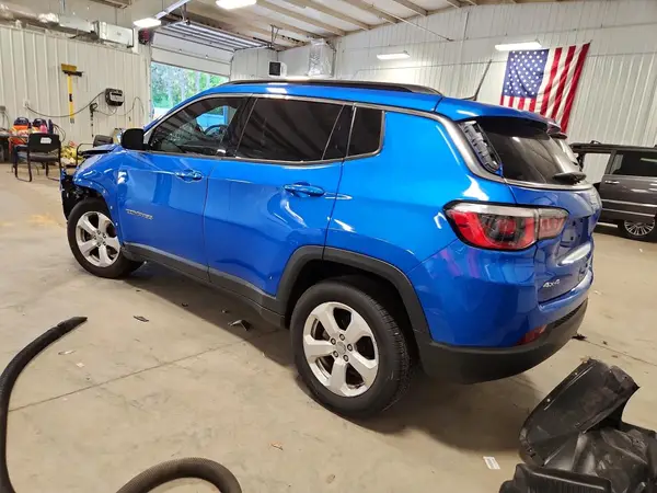 3C4NJDBB9JT392165 2018 JEEP COMPASS - Image 2