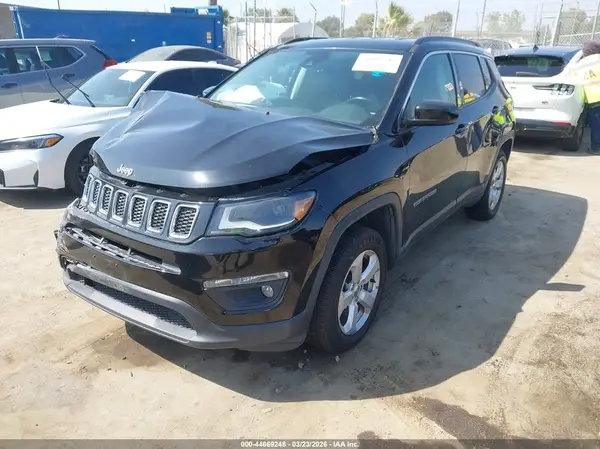 3C4NJDBB9JT392568 2018 JEEP COMPASS - Image 2