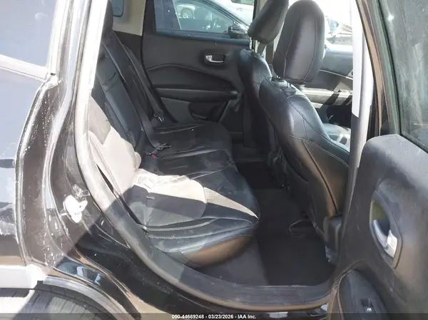 3C4NJDBB9JT392568 2018 JEEP COMPASS - Image 8