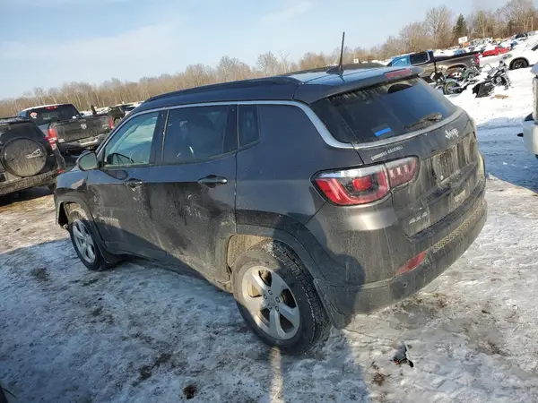 3C4NJDBB9JT393641 2018 JEEP COMPASS - Image 2