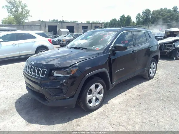 3C4NJDBB9JT393767 2018 JEEP COMPASS - Image 2