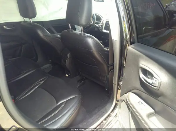 3C4NJDBB9JT393767 2018 JEEP COMPASS - Image 8