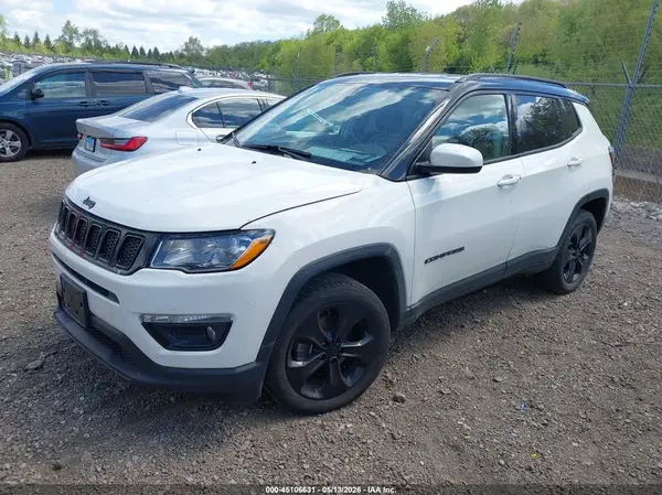 3C4NJDBB9JT394529 2018 JEEP COMPASS - Image 2