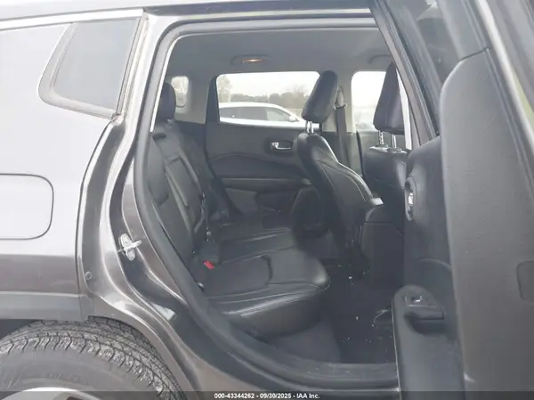 3C4NJDBB9JT401981 2018 JEEP COMPASS - Image 8