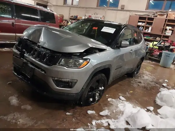 3C4NJDBB9JT403116 2018 JEEP COMPASS - Image 2