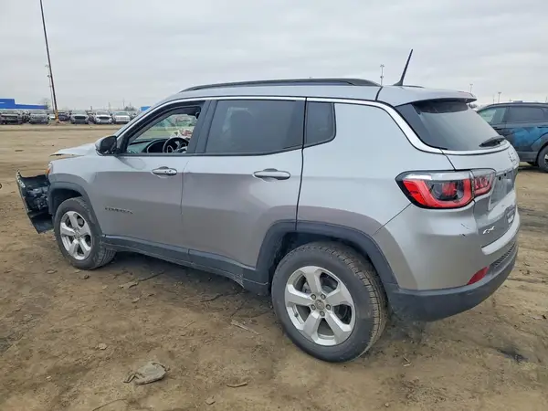 3C4NJDBB9JT418621 2018 JEEP COMPASS - Image 2