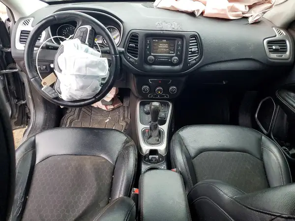 3C4NJDBB9JT418621 2018 JEEP COMPASS - Image 8