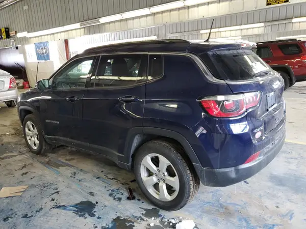 3C4NJDBB9JT423155 2018 JEEP COMPASS - Image 2