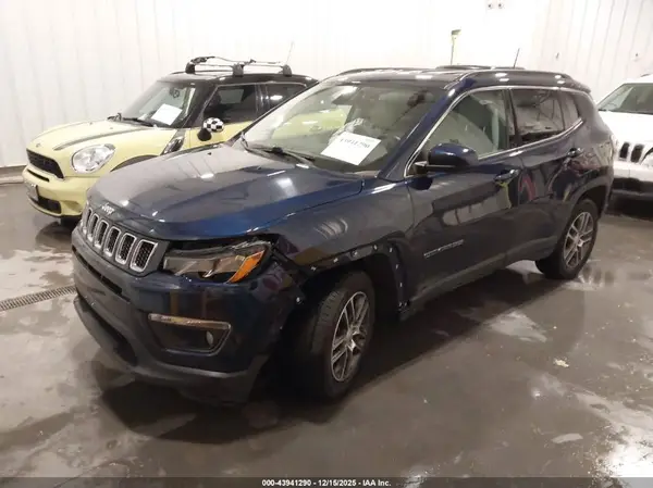 3C4NJDBB9JT423298 2018 JEEP COMPASS - Image 2