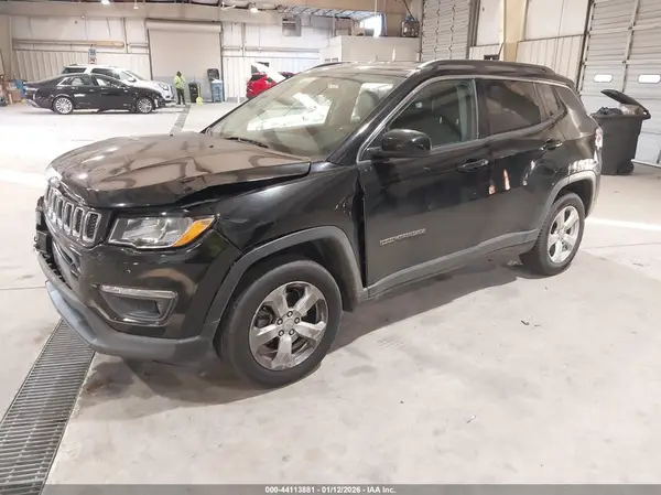3C4NJDBB9JT434706 2018 JEEP COMPASS - Image 2