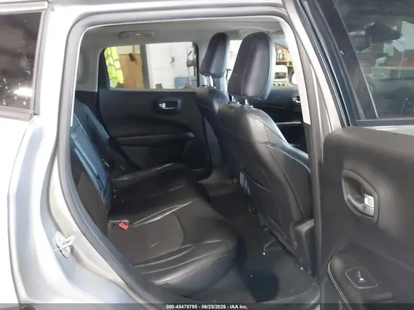 3C4NJDBB9JT440683 2018 JEEP COMPASS - Image 8