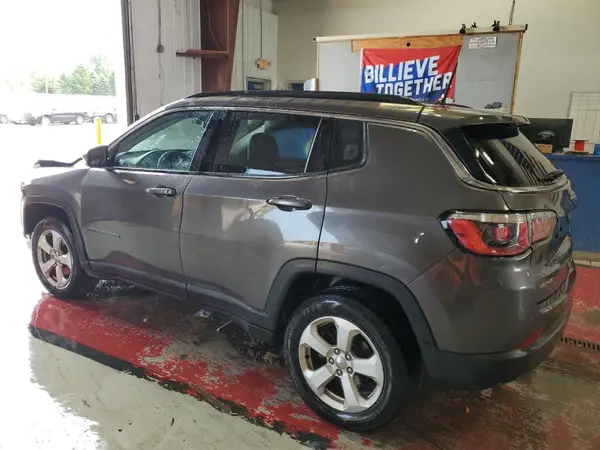 3C4NJDBB9JT457242 2018 JEEP COMPASS - Image 2