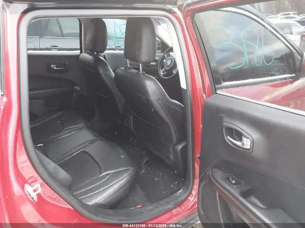 3C4NJDBB9JT492279 2018 JEEP COMPASS - Image 8