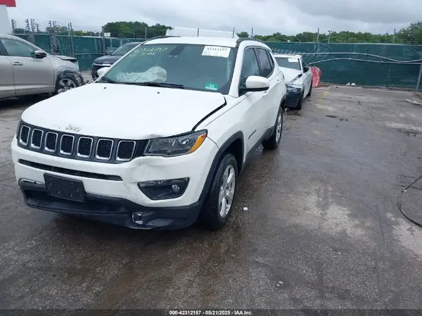 3C4NJDBB9JT492587 2018 JEEP COMPASS - Image 2