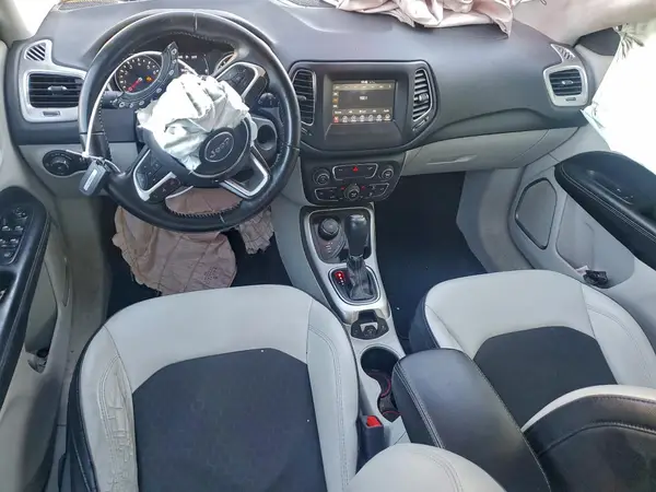 3C4NJDBB9KT679748 2019 JEEP COMPASS - Image 8