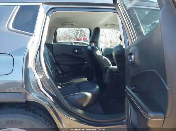 3C4NJDBB9KT716278 2019 JEEP COMPASS - Image 8