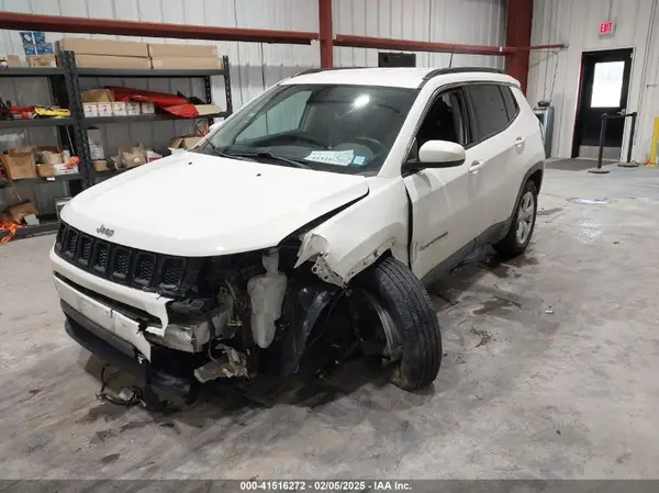 3C4NJDBB9KT754772 2019 JEEP COMPASS - Image 2