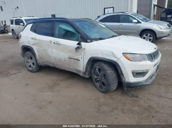 3C4NJDBB9KT839577 2019 JEEP COMPASS - Image 1