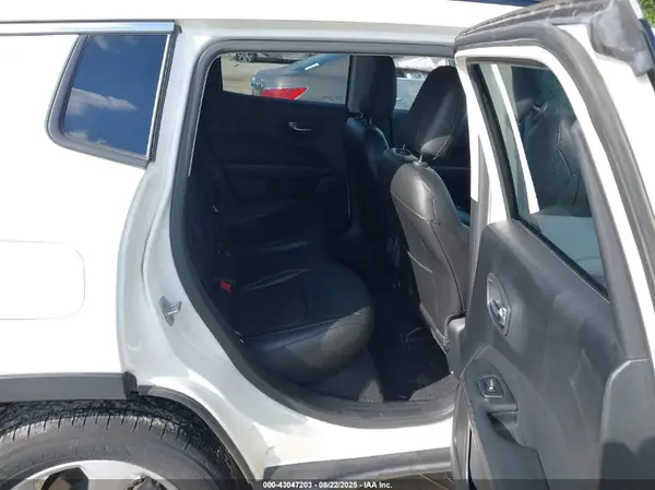 3C4NJDBB9LT135431 2020 JEEP COMPASS - Image 8