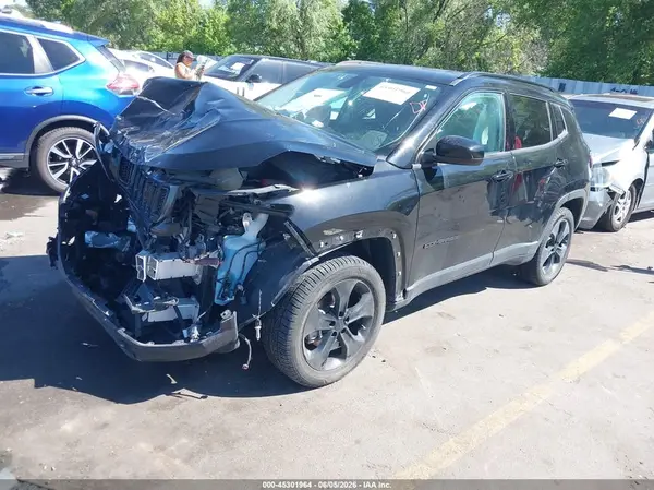 3C4NJDBB9LT256105 2020 JEEP COMPASS - Image 2