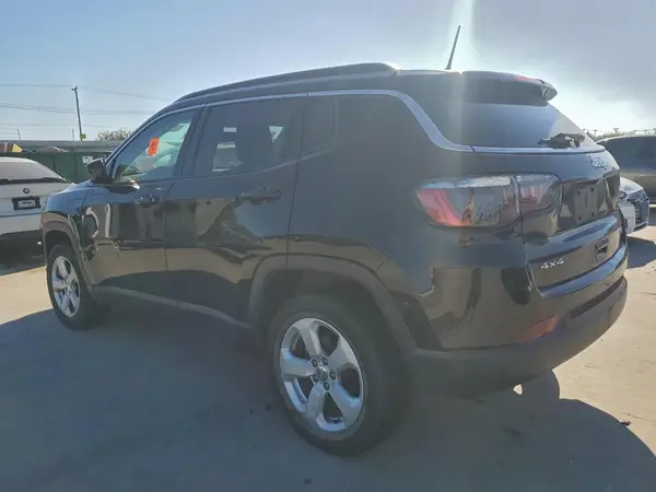 3C4NJDBB9MT560696 2021 JEEP COMPASS - Image 2