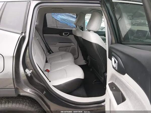 3C4NJDBB9NT116204 2022 JEEP COMPASS - Image 8