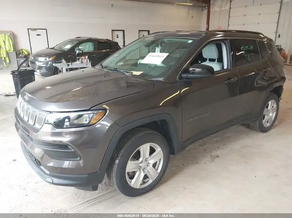 3C4NJDBB9NT120947 2022 JEEP COMPASS - Image 2