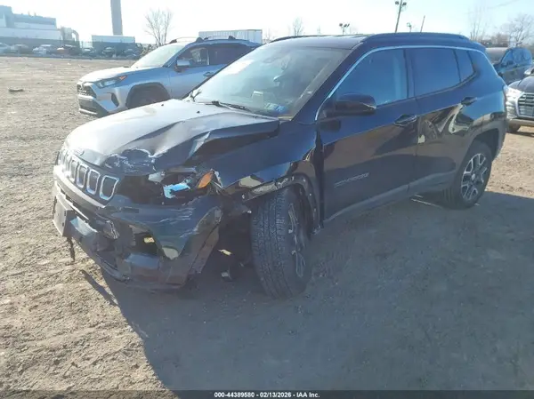 3C4NJDBB9NT121628 2022 JEEP COMPASS - Image 2