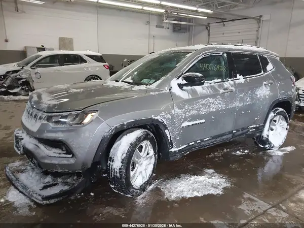 3C4NJDBB9NT135254 2022 JEEP COMPASS - Image 2