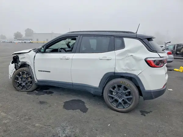 3C4NJDBB9NT181621 2022 JEEP COMPASS - Image 2