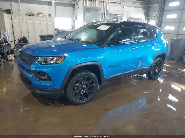3C4NJDBB9NT184745 2022 JEEP COMPASS - Image 2