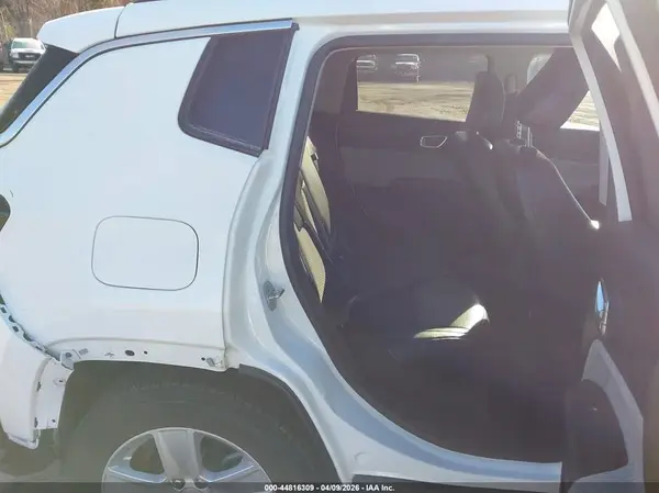 3C4NJDBB9NT207974 2022 JEEP COMPASS - Image 8
